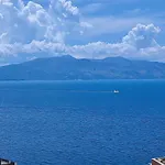Seaview Apartment! Public Parking Near The App! 아파트