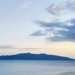 Seaview Apartment! Public Parking Near The App! Sarandë