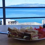 Seaview Apartment! Public Parking Near The App!