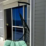 Seaview Apartment! Public Parking Near The App! * Sarandë