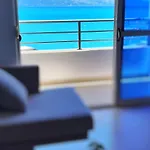 Seaview Apartment! Public Parking Near The App! 아파트 *
