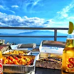 Seaview Apartment! Public Parking Near The App!