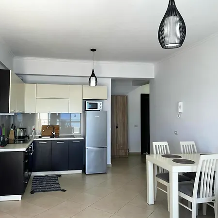 Seaview Apartment! Public Parking Near The App! Appartement Saranda