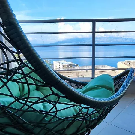 Seaview Apartment! Public Parking Near The App!