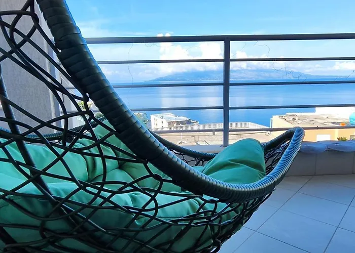 Seaview Apartment! Public Parking Near The App!