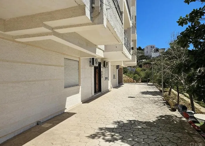 Seaview Apartment! Public Parking Near The App! * Sarandë
