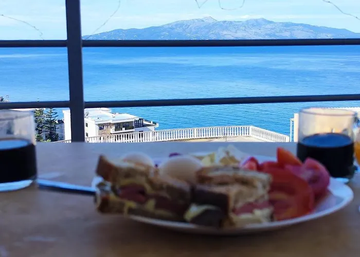 Seaview Apartment! Public Parking Near The App!