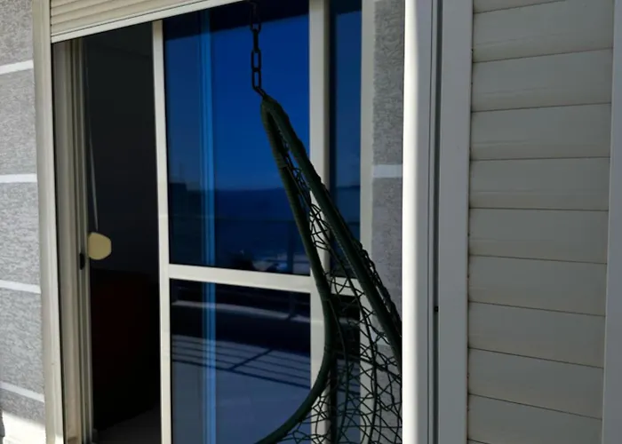 Seaview Apartment! Public Parking Near The App! * Sarandë