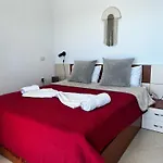 Seaview Apartment! Public Parking Near The App! * Σαράντα