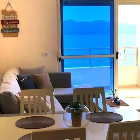 Seaview Apartment! Public Parking Near The App! * Sarande