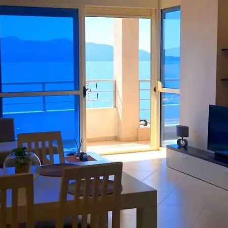 Seaview Apartment! Public Parking Near The App! Apartment Sarande