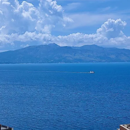 Seaview Apartment! Public Parking Near The App! Apartman