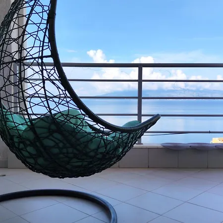 Apartment Seaview Apartment! Public Parking Near The App!