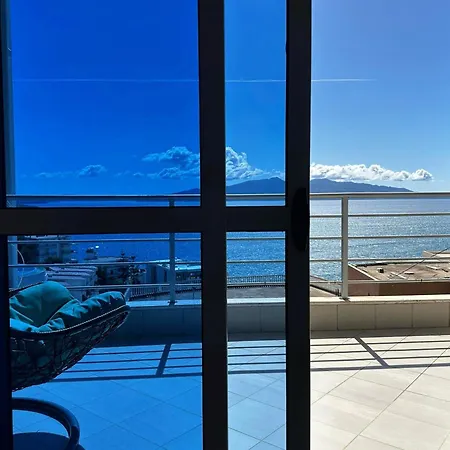 Apartment Seaview Apartment! Public Parking Near The App!