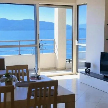 Apartment Seaview Apartment! Public Parking Near The App! Sarande