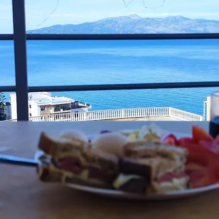 Seaview Apartment! Public Parking Near The App!