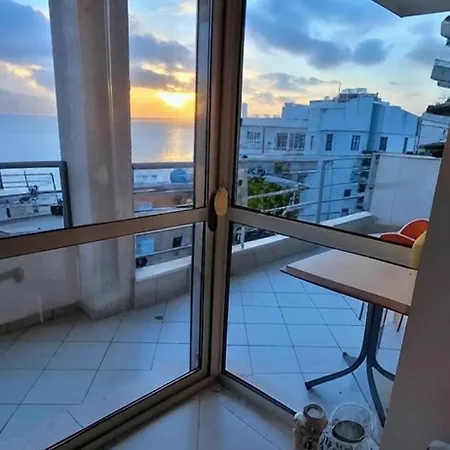 Apartment Seaview Apartment! Public Parking Near The App!