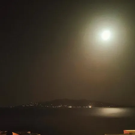 Seaview Apartment! Public Parking Near The App! Σαράντα