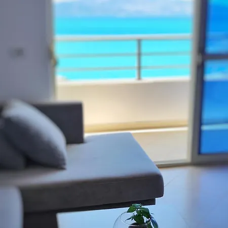 Seaview Apartment! Public Parking Near The App! * Saranda
