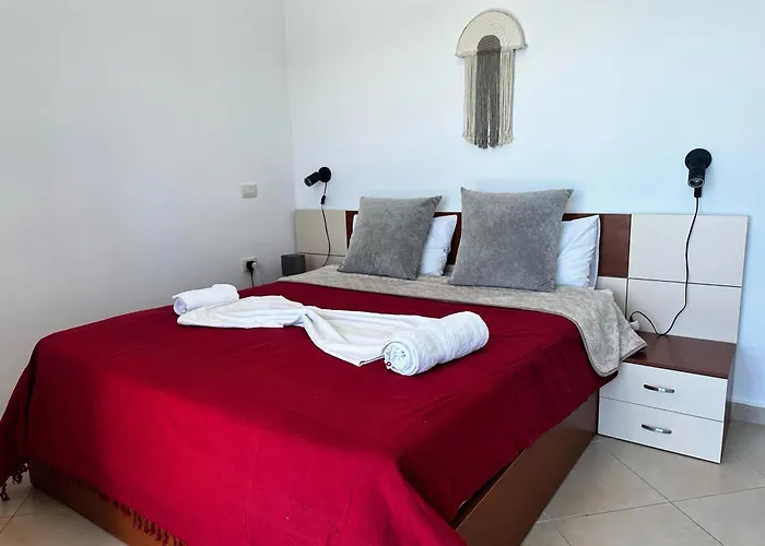 Seaview Apartment! Public Parking Near The App! * Sarandë